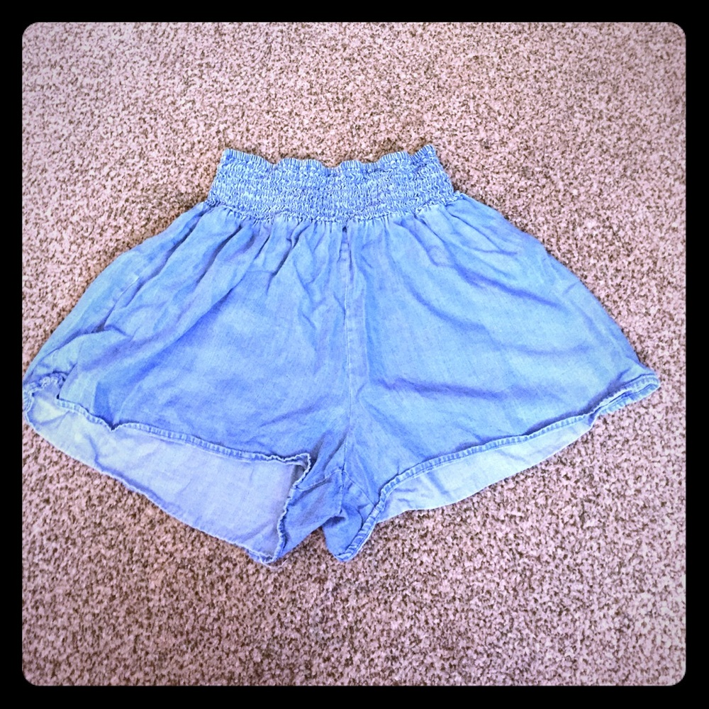 Elastic band shorts